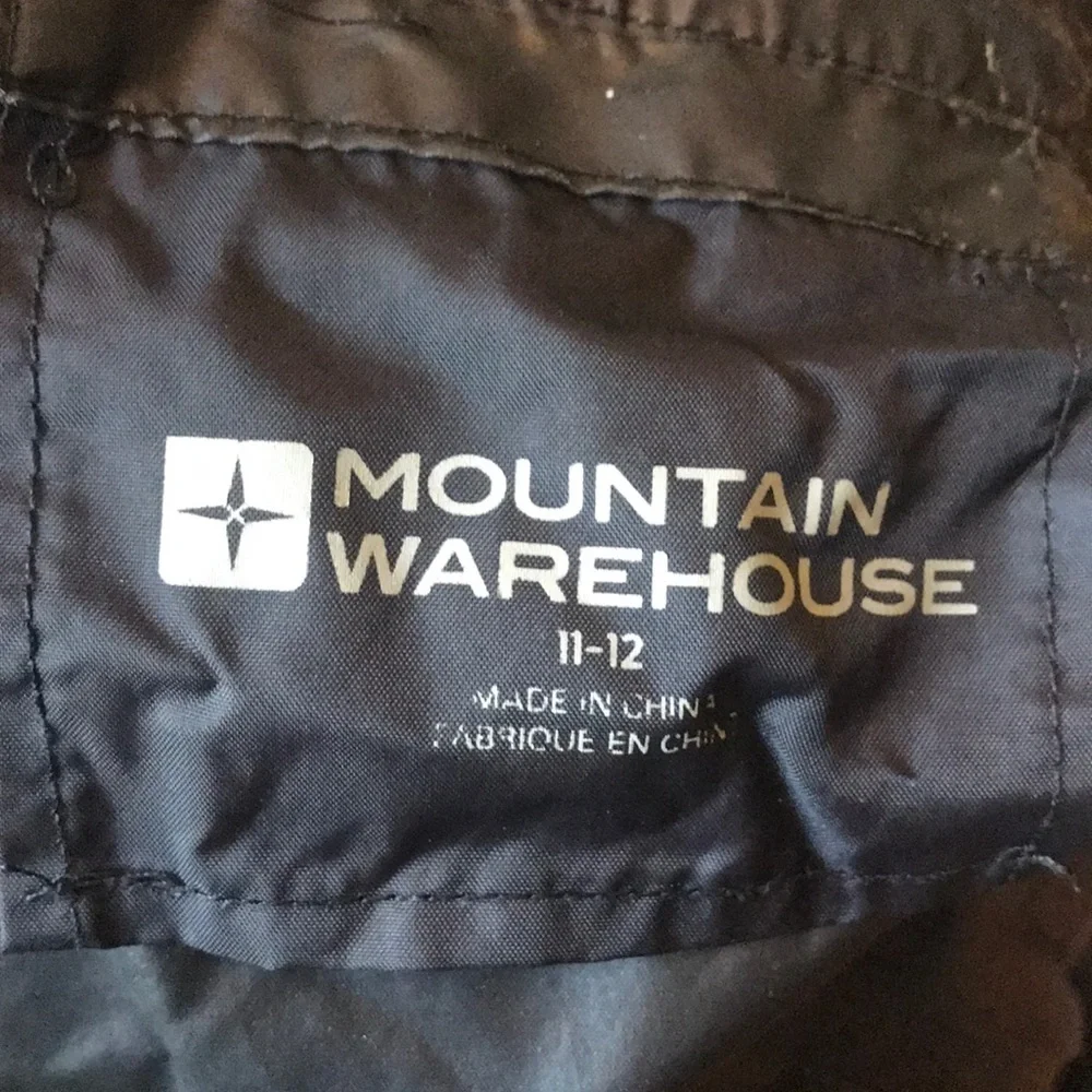 Mountain Hardware black windbreaker size 12